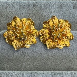 Vintage Gold Tone Poinsettia Clip on Earrings